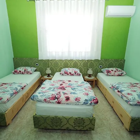 The House Of Dreams 1 *